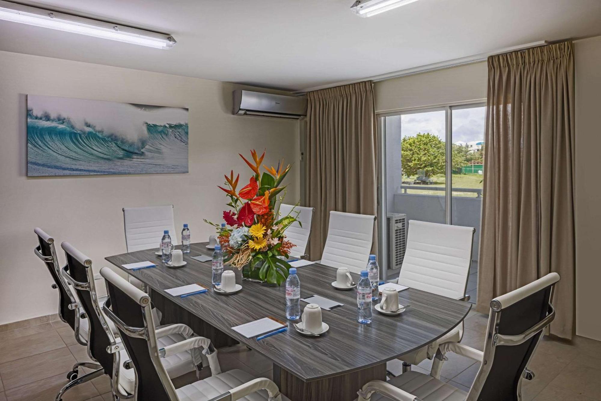 The Atrium Beach Resort And Spa, Ascend Hotel Collection Simpson Bay Exterior photo